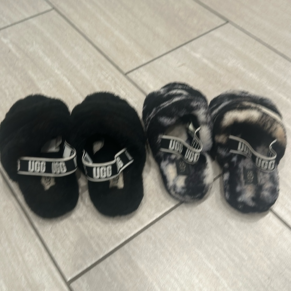 Ugg black and black and white slides size 3